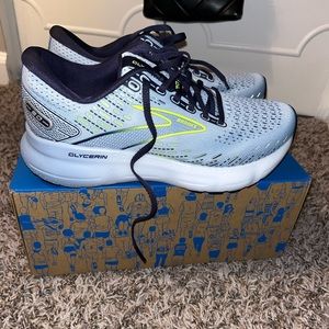 Brooks Women’s Sneakers